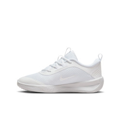 Nike Omni Multi-Court enfant - Blanc/Blanc-Platine Pure - DM9027-100