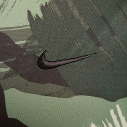 T-shirt de fitness à motif Nike Dri-FIT Legend - Oil Green - FJ2436-386