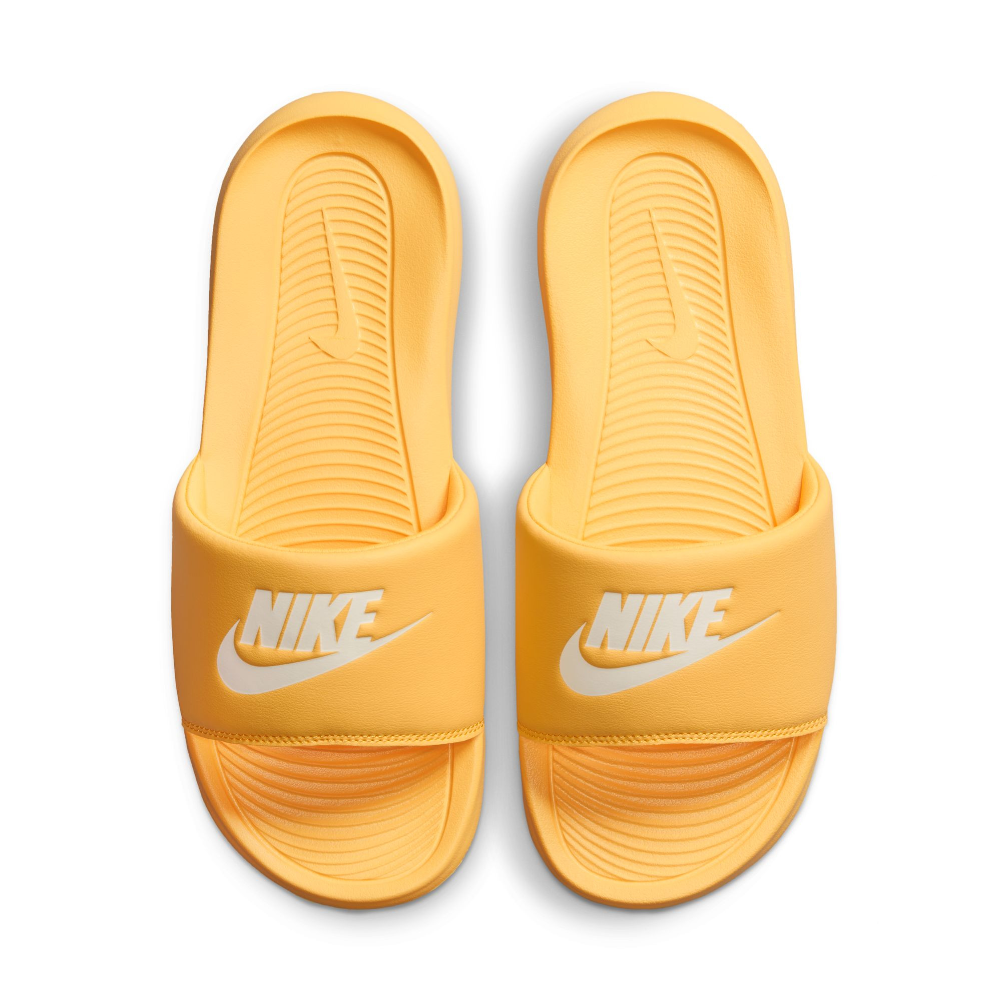 Claquettes femme Nike Victori One - Topaze Or/Voile-Orange Laser - CN9677-701